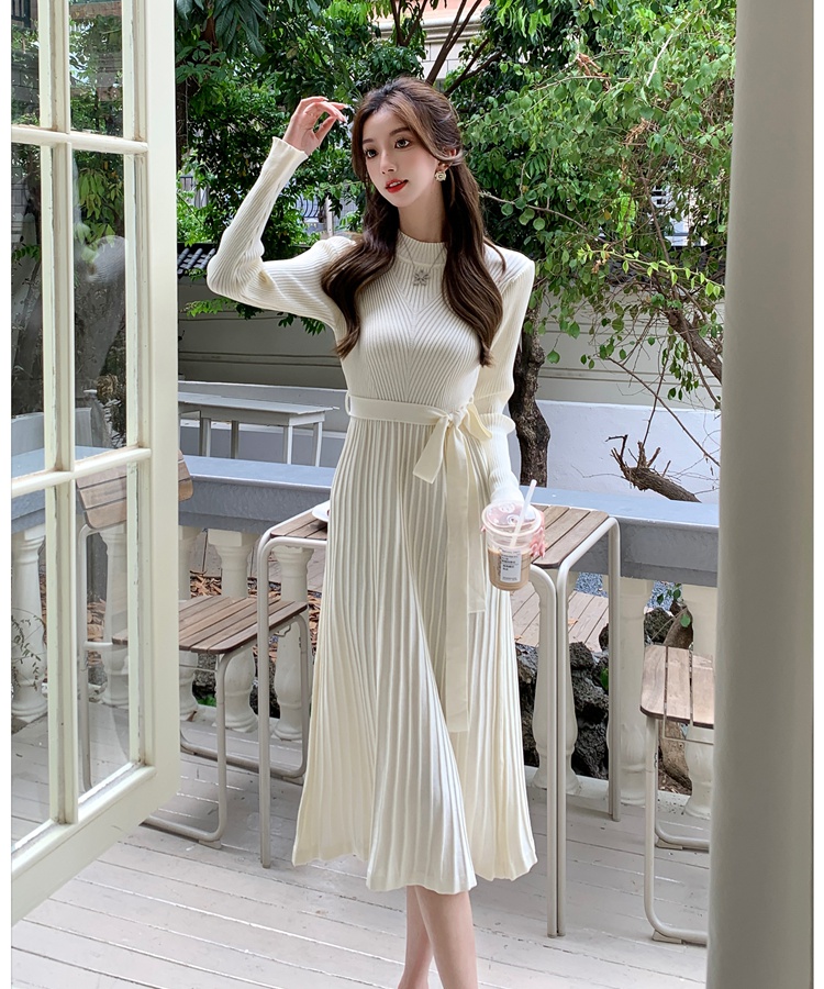 Half high collar knitted pleated dress for women