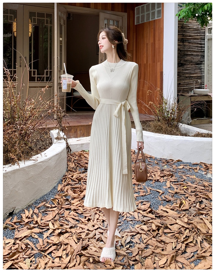 Half high collar knitted pleated dress for women