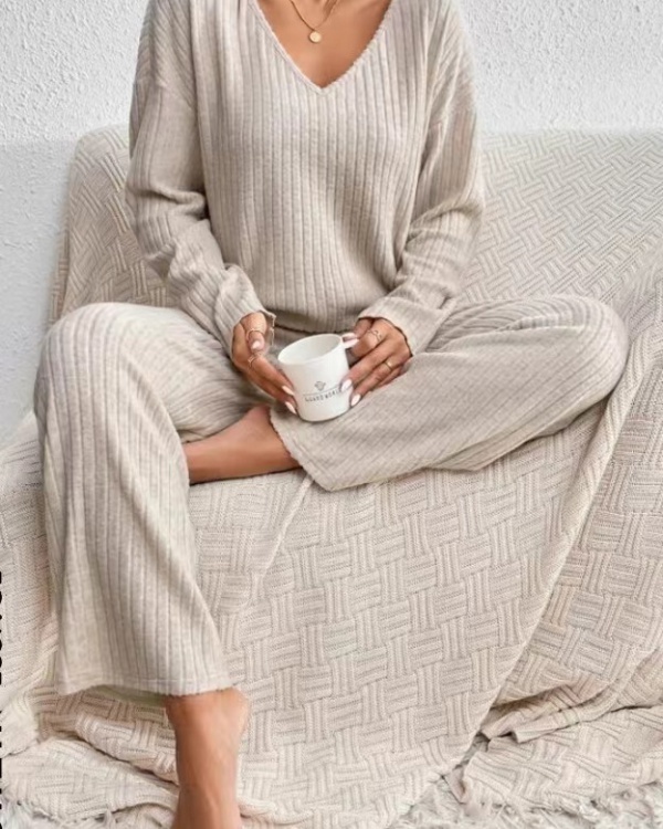 Casual long sleeve loose V-neck sweater a set for women