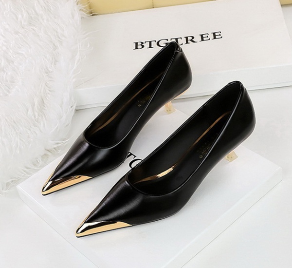 Fine-root retro banquet pointed European style shoes