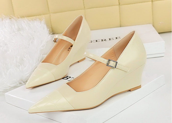 Splice pointed European style low high-heeled shoes