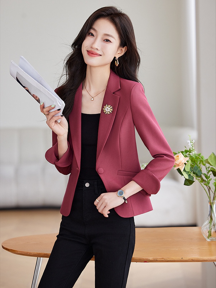 Show young slim business suit wine-red temperament coat