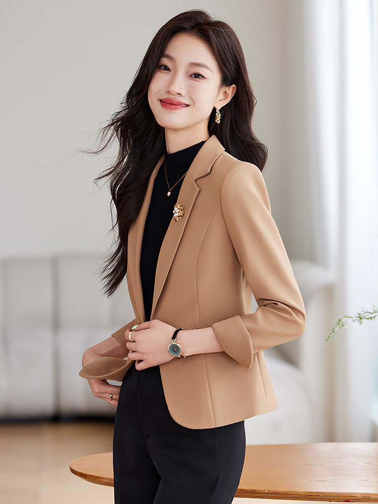 Show young slim business suit wine-red temperament coat