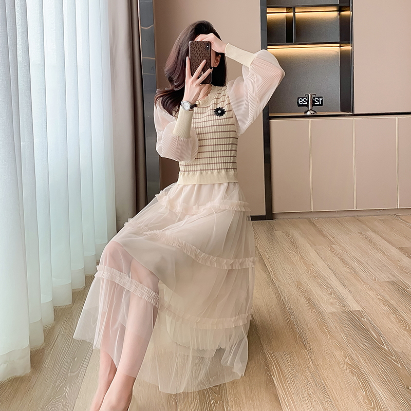 Knitted autumn and winter Pseudo-two splice cake loose dress