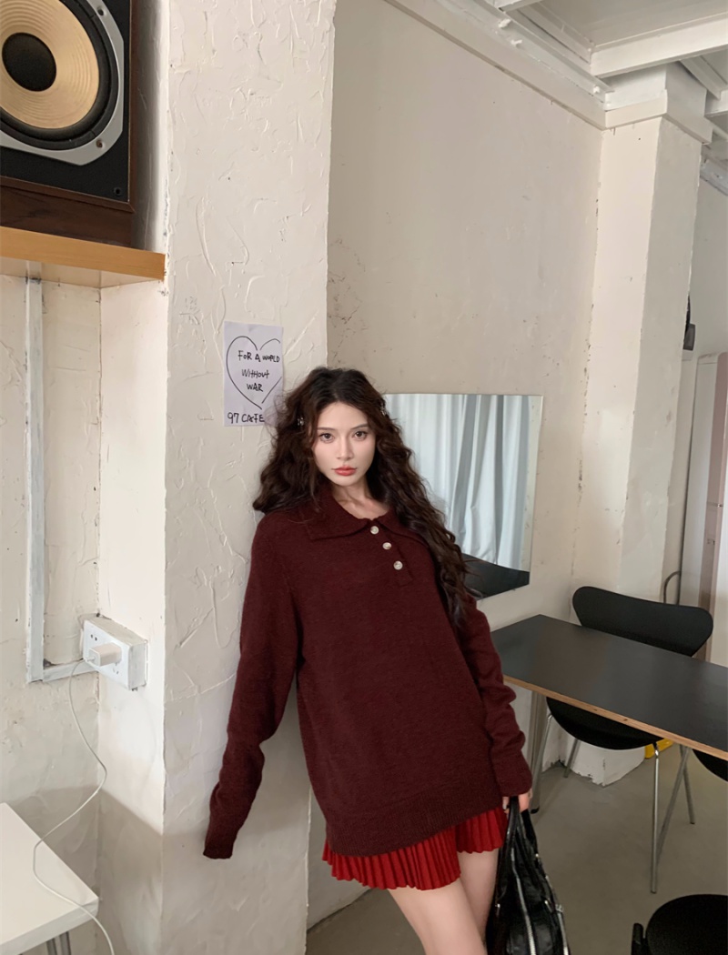 Red knitted sweater lapel bottoming shirt