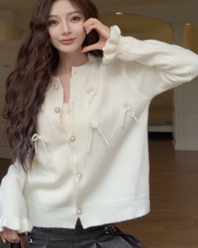 Unique round neck knitted cardigan autumn white sweater