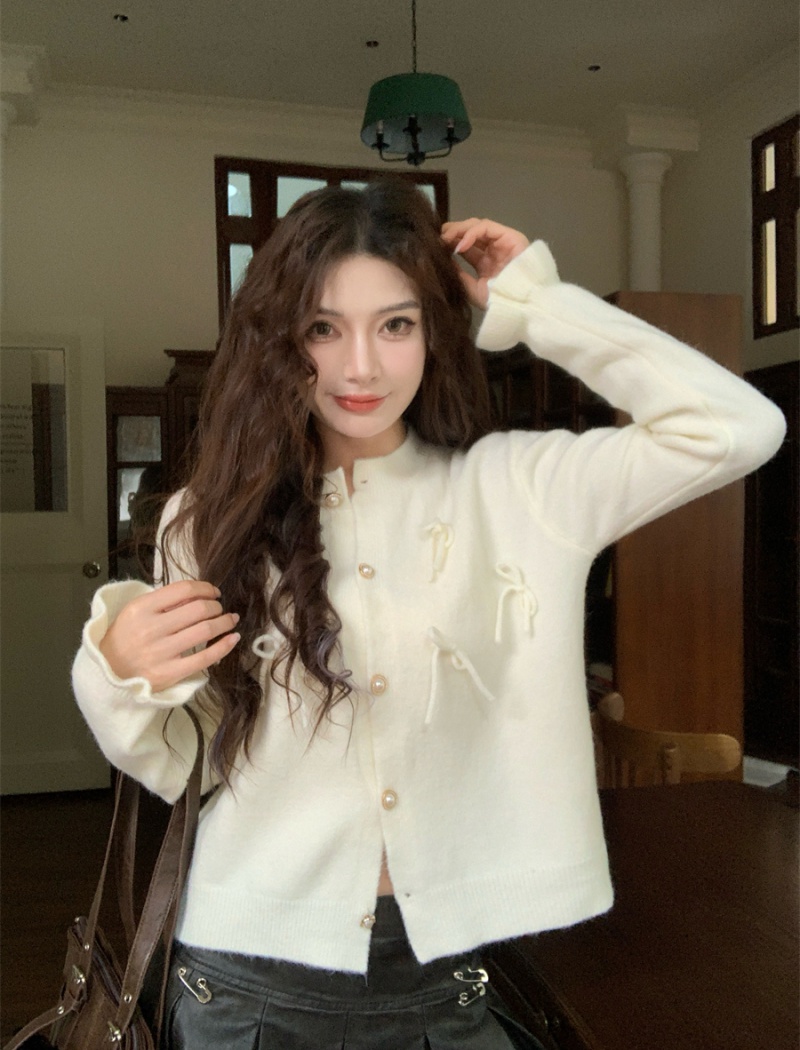 Unique round neck knitted cardigan autumn white sweater