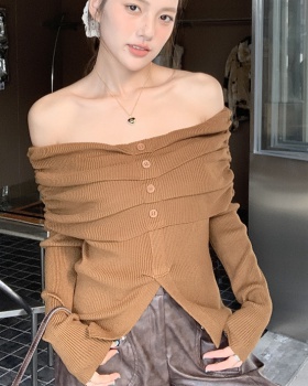 Red knitted bottoming shirt flat shoulder sweater