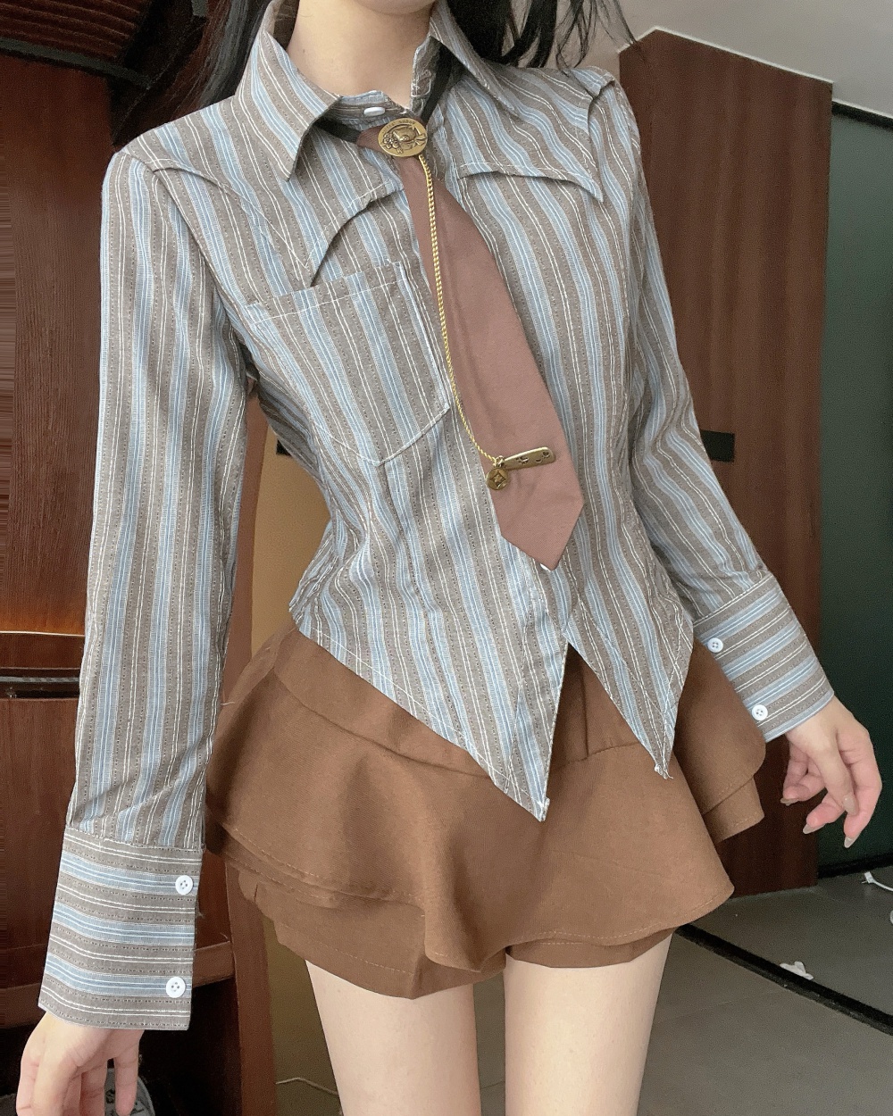 College style pinched waist lapel stripe shirt