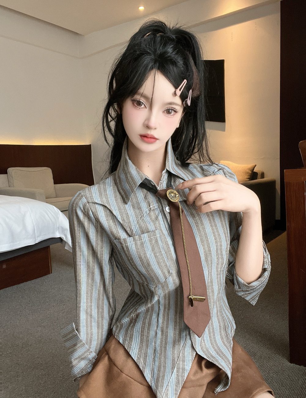 College style pinched waist lapel stripe shirt