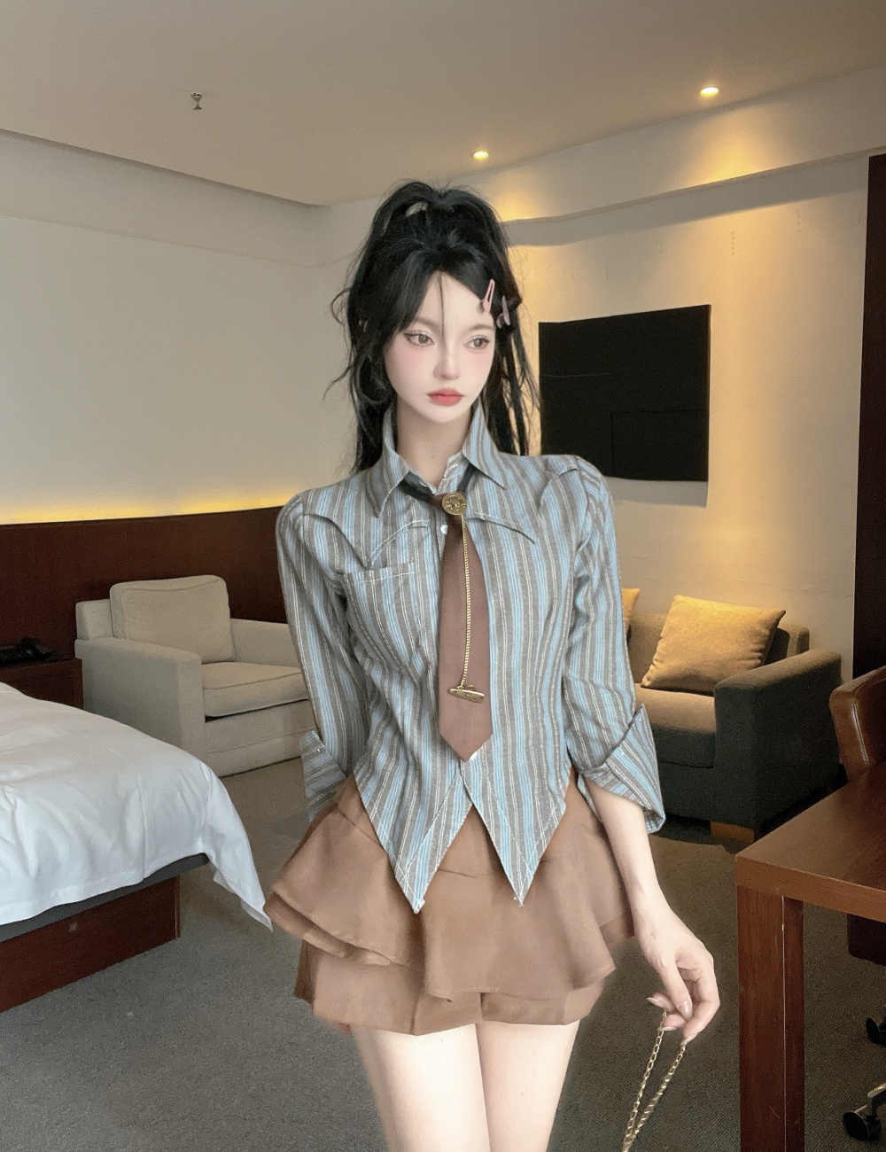 College style pinched waist lapel stripe shirt