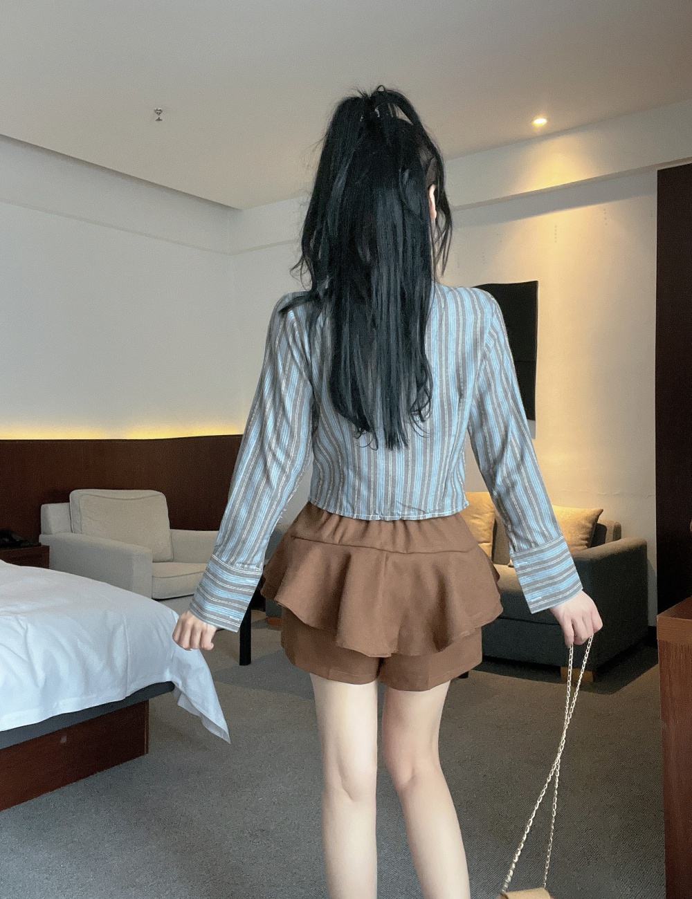 College style pinched waist lapel stripe shirt