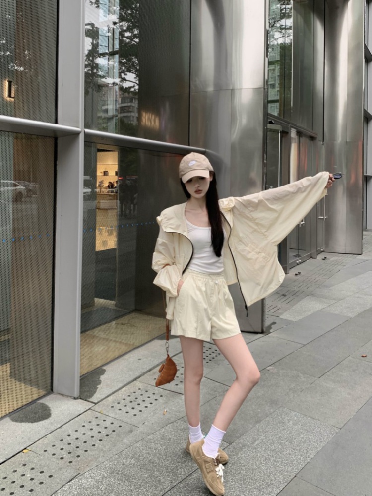 Hooded baotou pure coat light A-line shorts 2pcs set