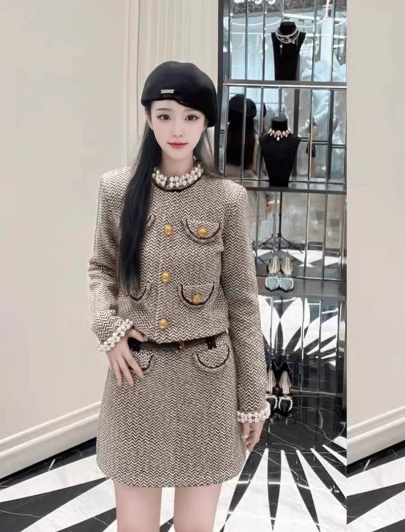 Light luxury temperament skirt beading coat a set