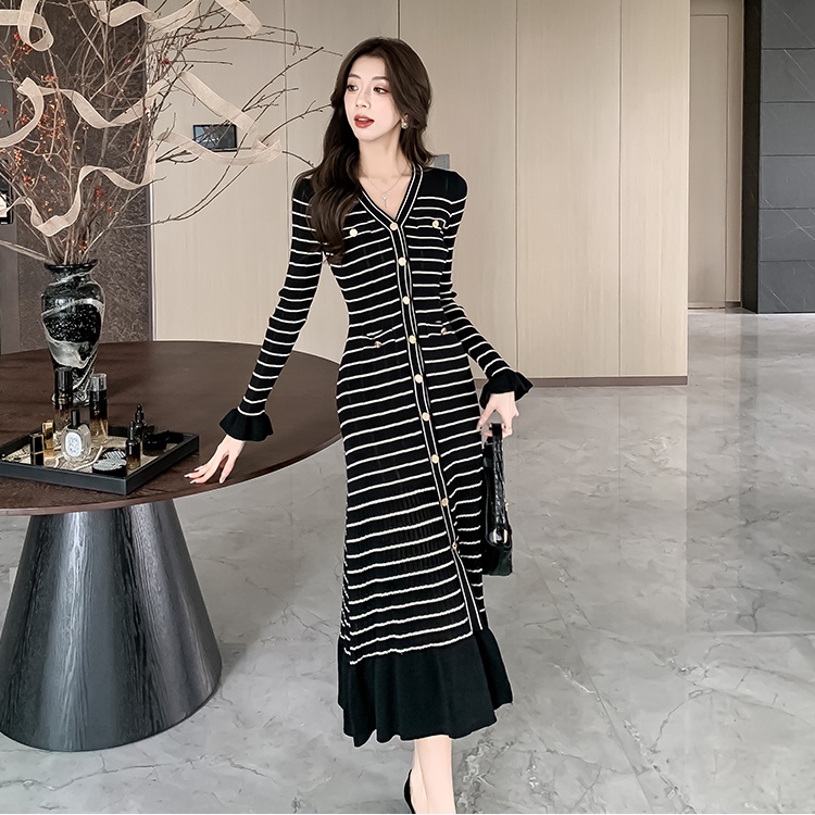 Tender long sleeve V-neck romantic dress