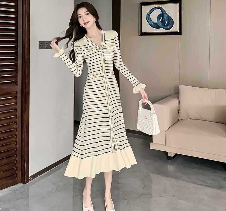 Tender long sleeve V-neck romantic dress