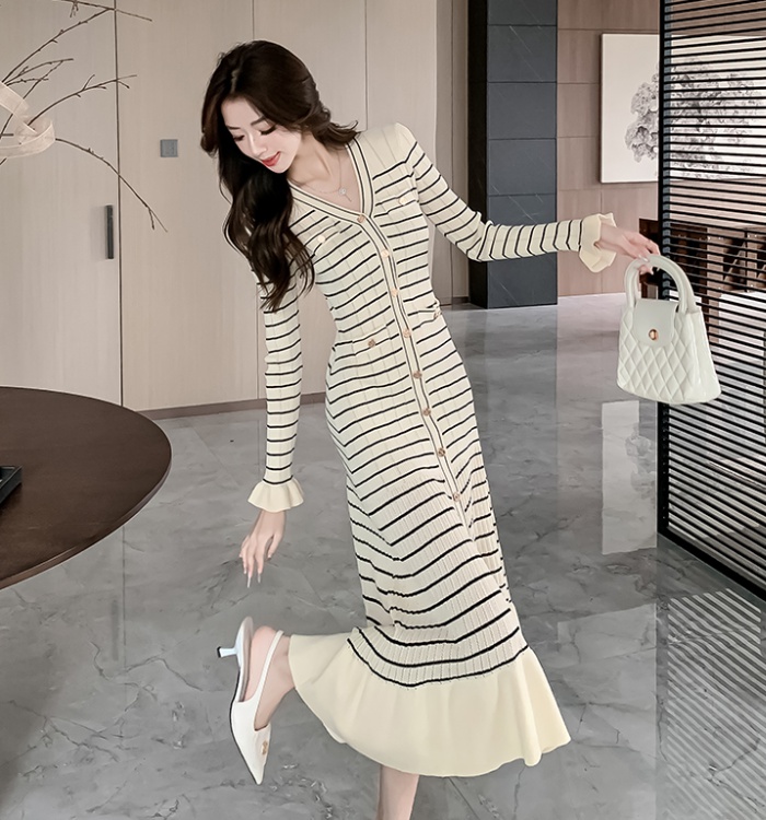 Tender long sleeve V-neck romantic dress