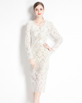 Long temperament lace V-neck slim dress