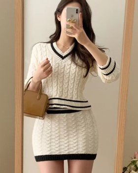 Fashion autumn mixed colors sweater V-neck Casual shorts a set