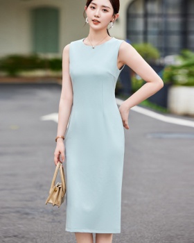 Slim sleeveless dress