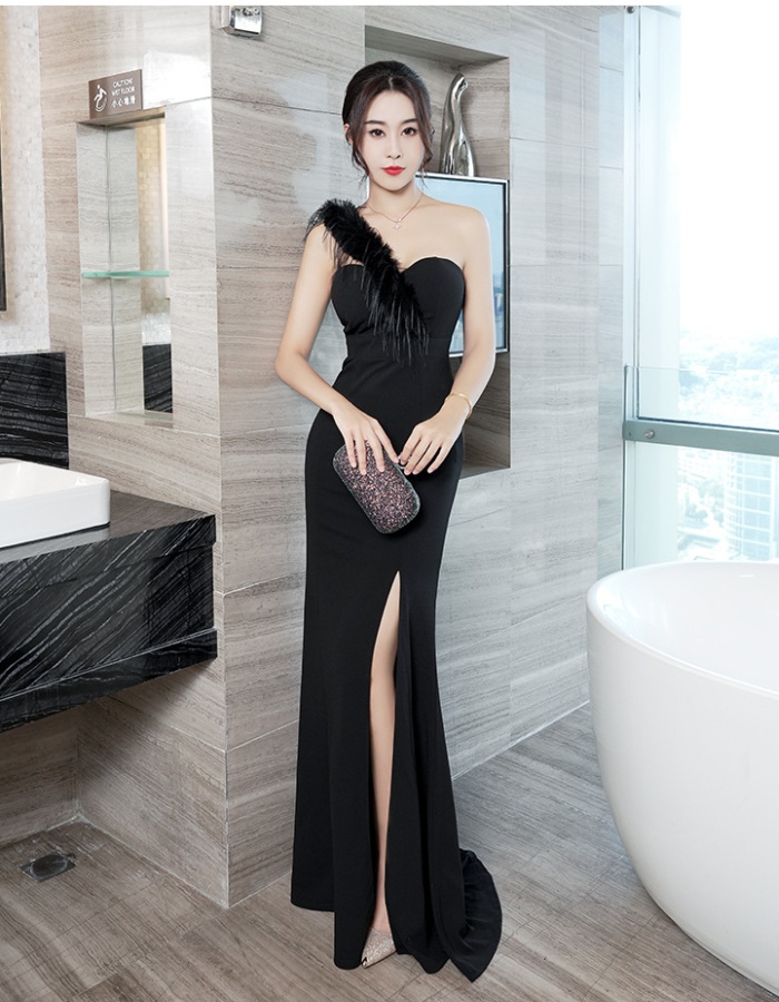 Split night show evening dress sloping shoulder dress