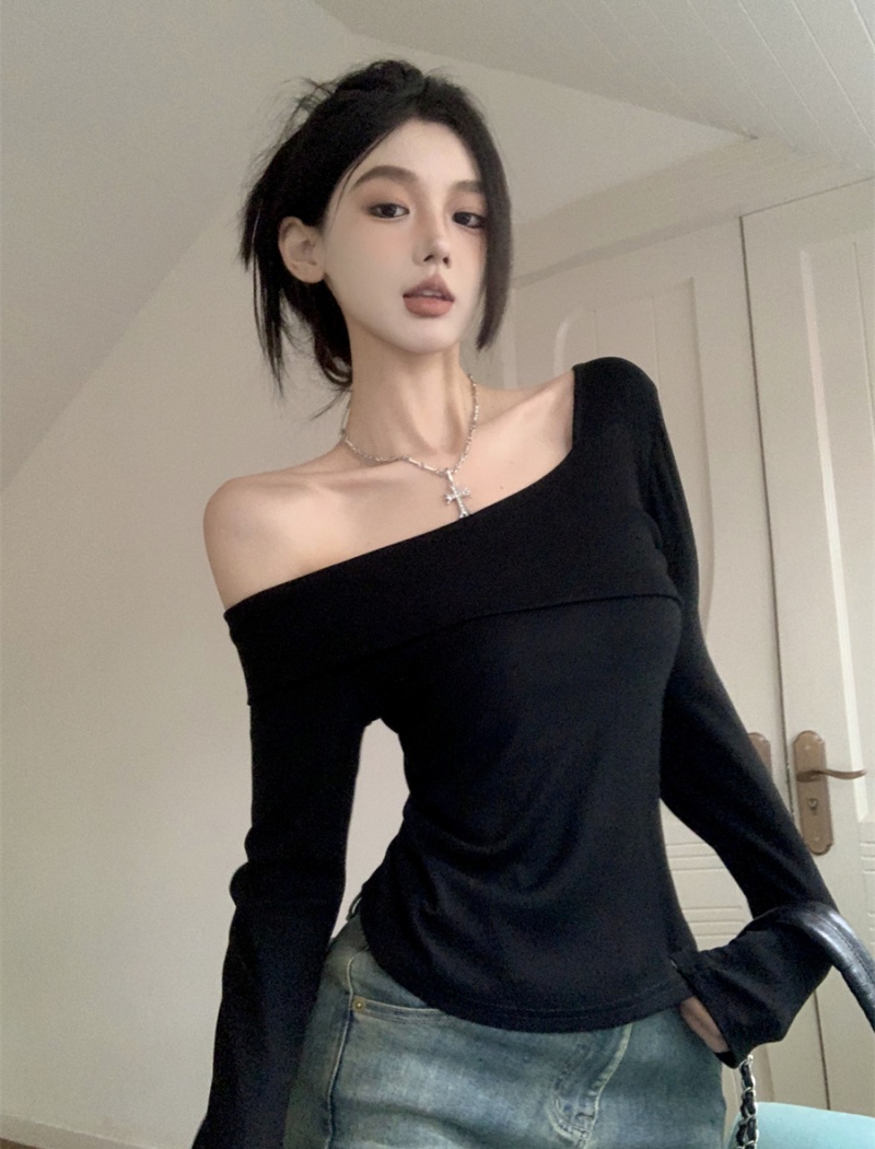 Slim black T-shirt sloping shoulder tops for women