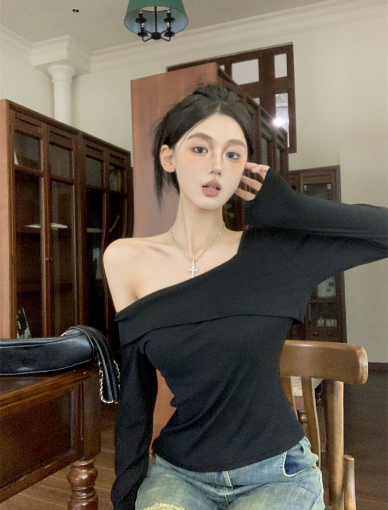 Slim black T-shirt sloping shoulder tops for women