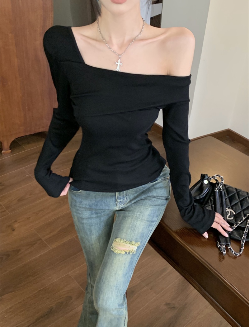 Slim black T-shirt sloping shoulder tops for women