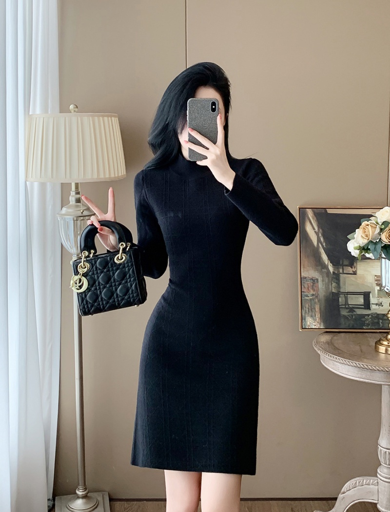 Niche temperament autumn knitted black dress for women