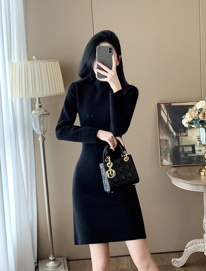 Niche temperament autumn knitted black dress for women