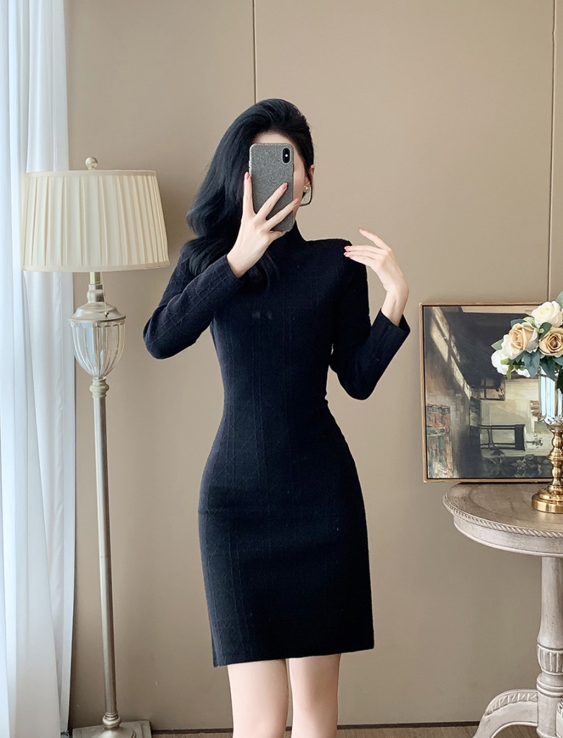 Niche temperament autumn knitted black dress for women