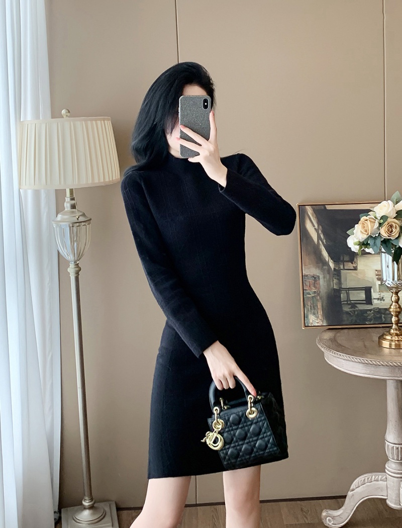 Niche temperament autumn knitted black dress for women