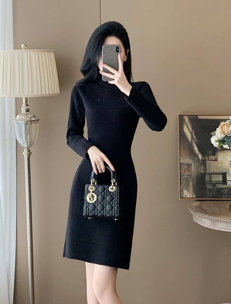 Niche temperament autumn knitted black dress for women