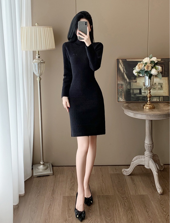 Niche temperament autumn knitted black dress for women