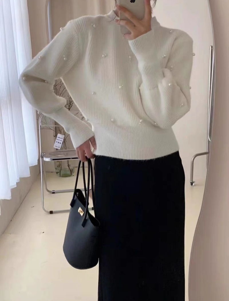 Tender pearl tops niche round neck sweater