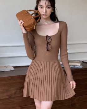 Minimalist square collar T-back knitted dress