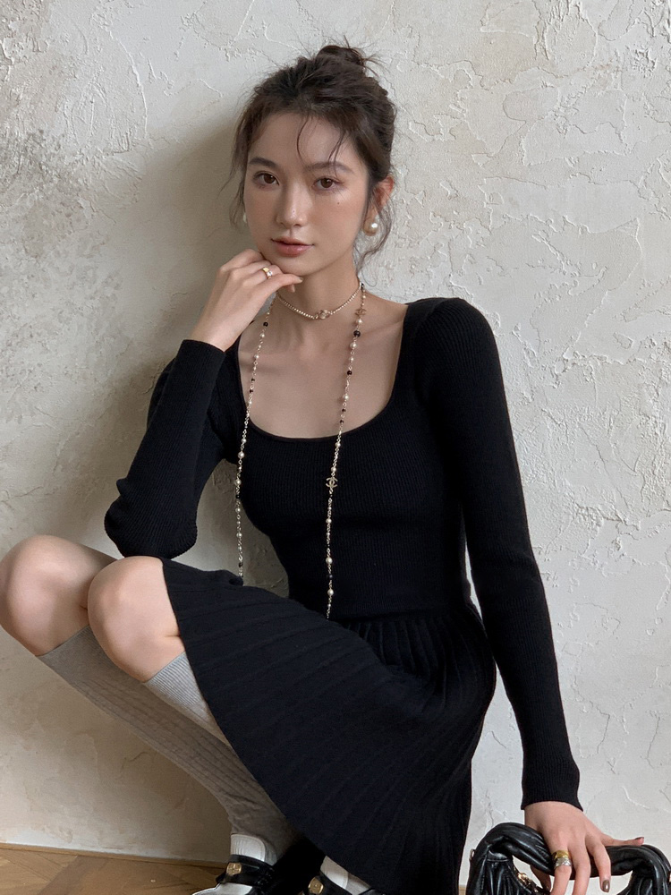 Minimalist square collar T-back knitted dress