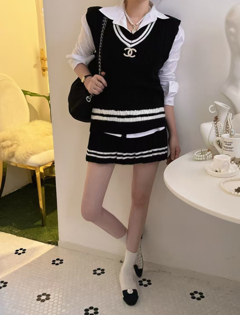 Stripe fashion V-neck skirt pleated knitted college style vest