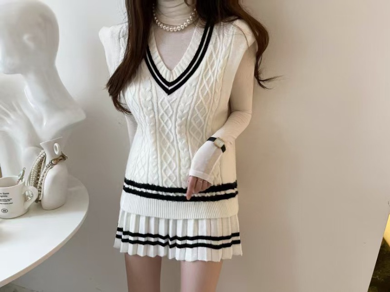 Stripe fashion V-neck skirt pleated knitted college style vest