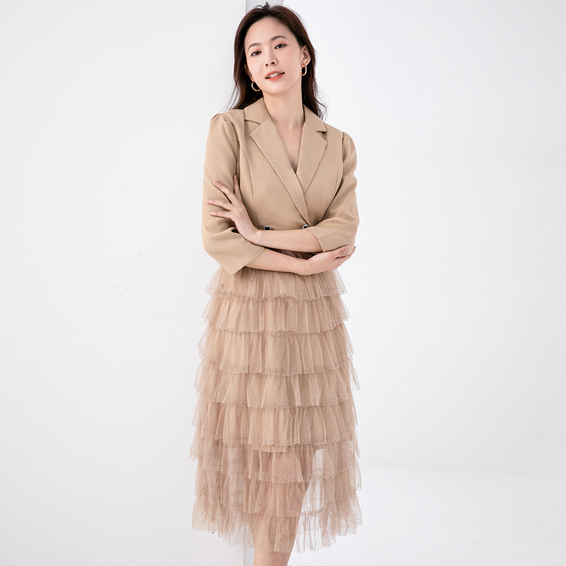 Gauze splice khaki dress cake Pseudo-two business suit