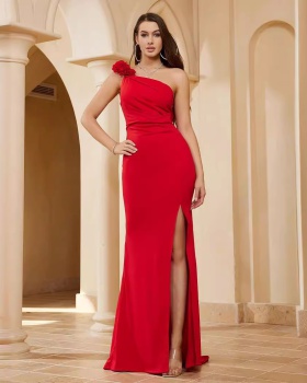 Elegant small trailing evening dress for women