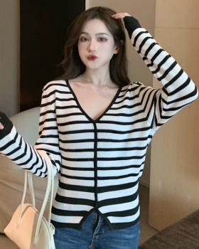 Mixed colors knitted V-neck retro stripe autumn tops