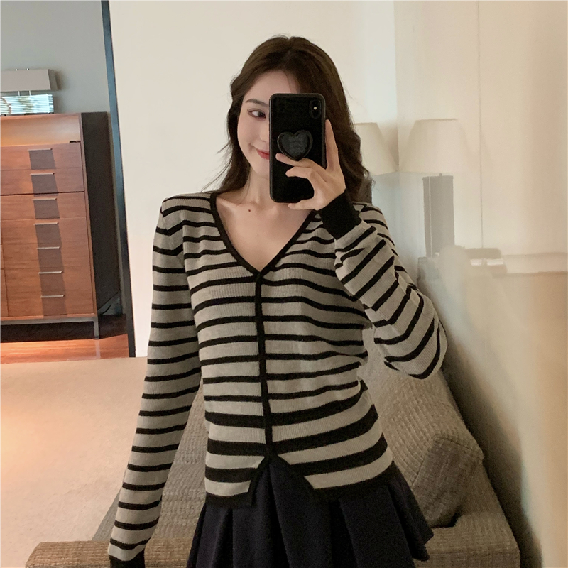 Mixed colors knitted V-neck retro stripe autumn tops