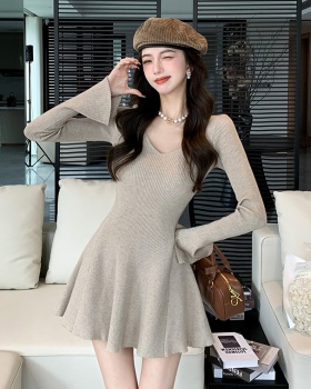 Temperament inside the ride T-back slim trumpet sleeves dress