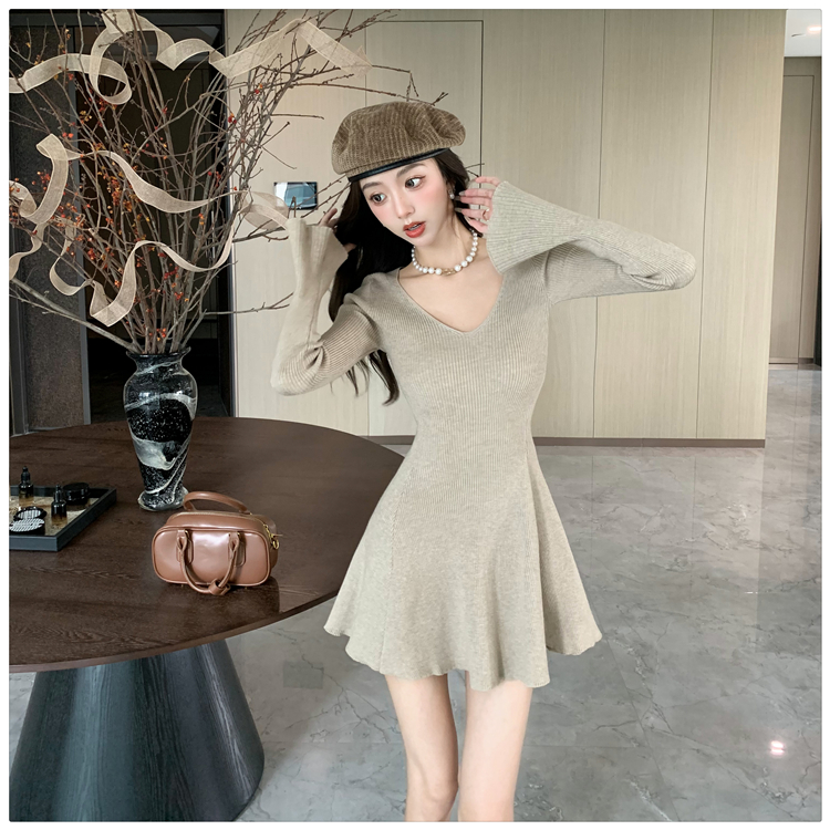 Temperament inside the ride T-back slim trumpet sleeves dress