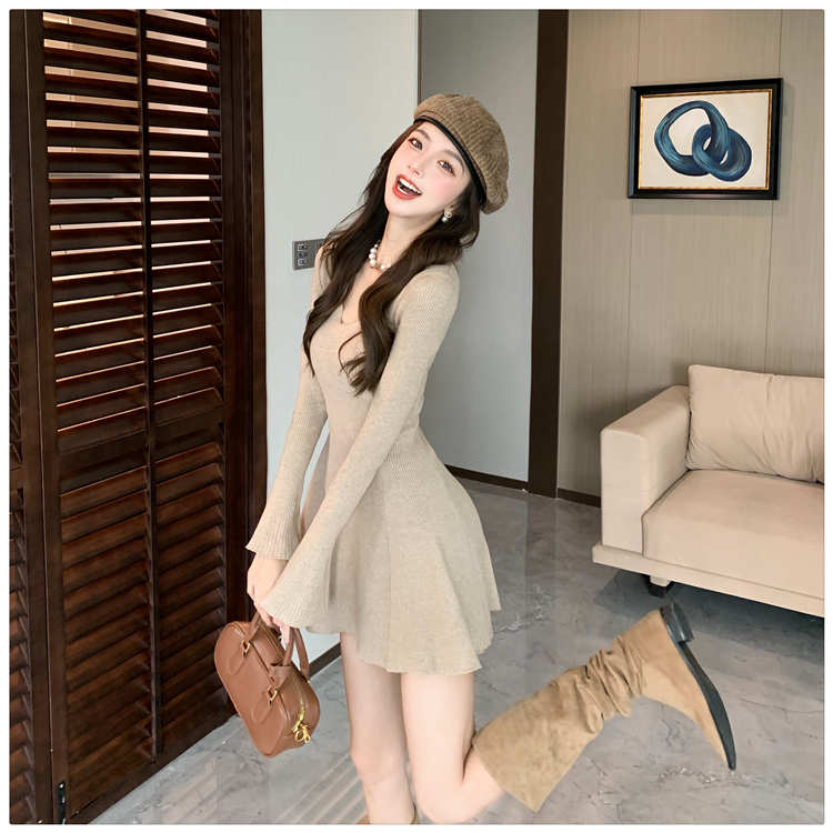 Temperament inside the ride T-back slim trumpet sleeves dress