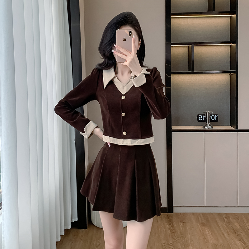 Short velveteen shirt pleated show young skirt a set