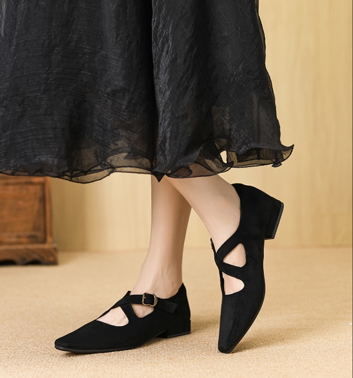 Thick spring pointed retro low shoes