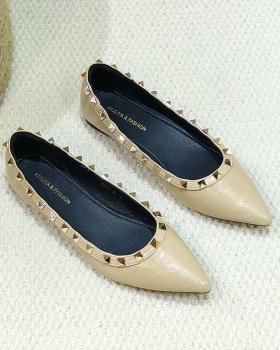 Lady flat simple slim rivet four seasons pointed shoes