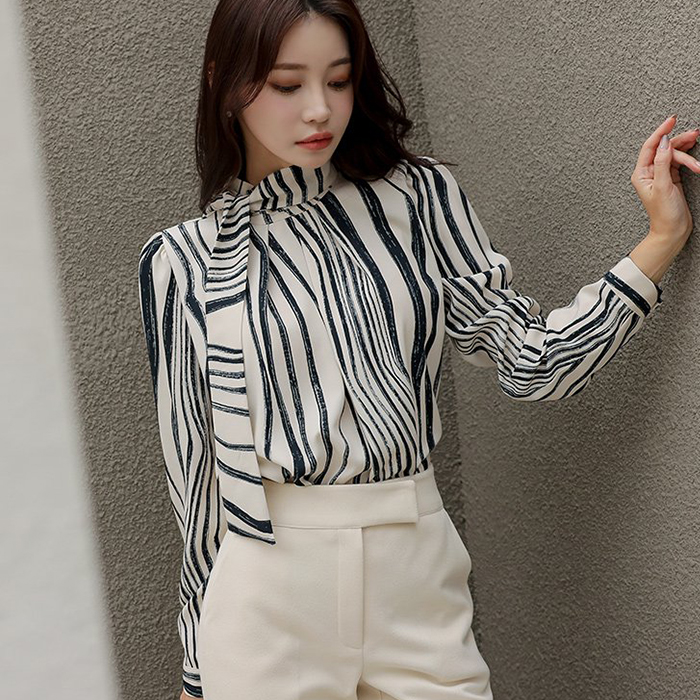 Personality niche autumn shirt zebra retro tops for women